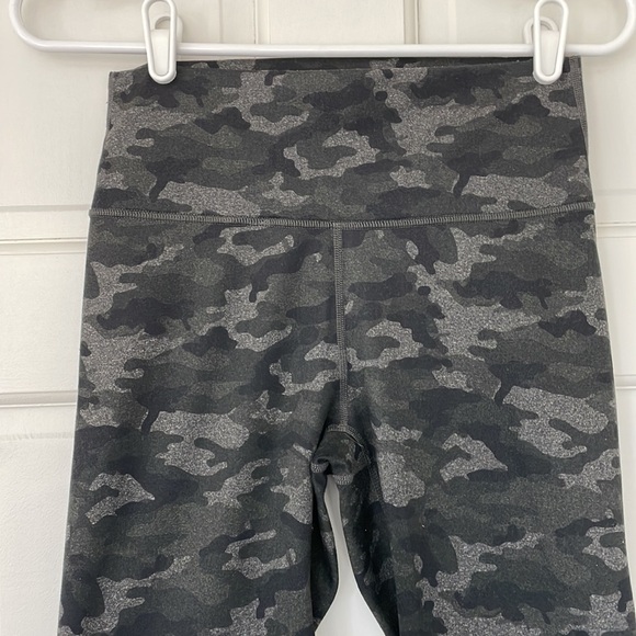 FABLETICS Define Powerhold Midrise leggings size XS/S grey black camo - Picture 5 of 9